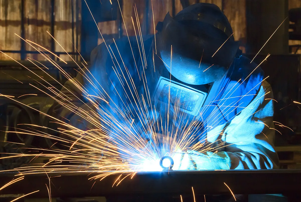 Schlosser bei der Arbeit in Waldneukirchen in Oberösterreich